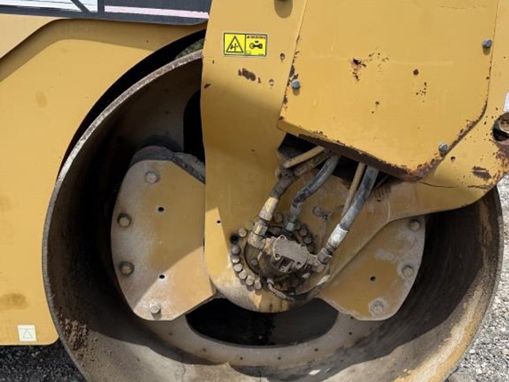 caterpillar-cb-534d-image-10