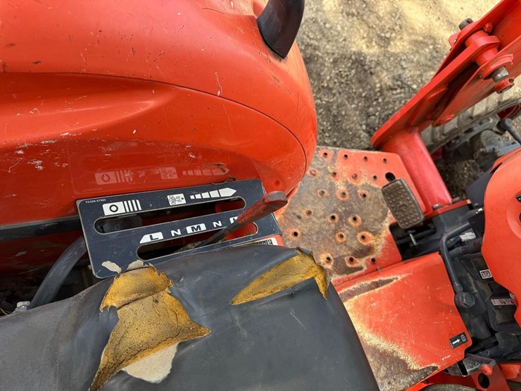2018-kubota-l2501hst-image-24