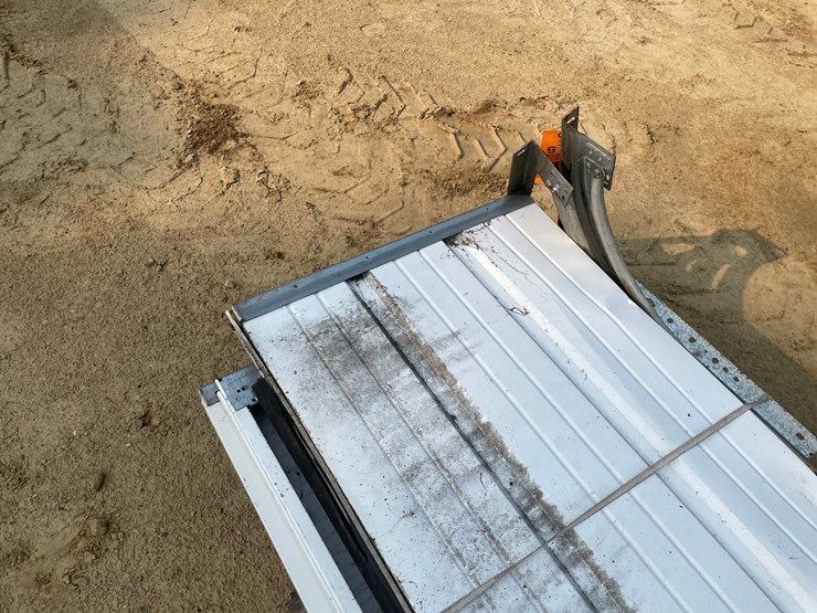 #3838-•-9'-w-x-8't-non-insulated-garage-door-image-9