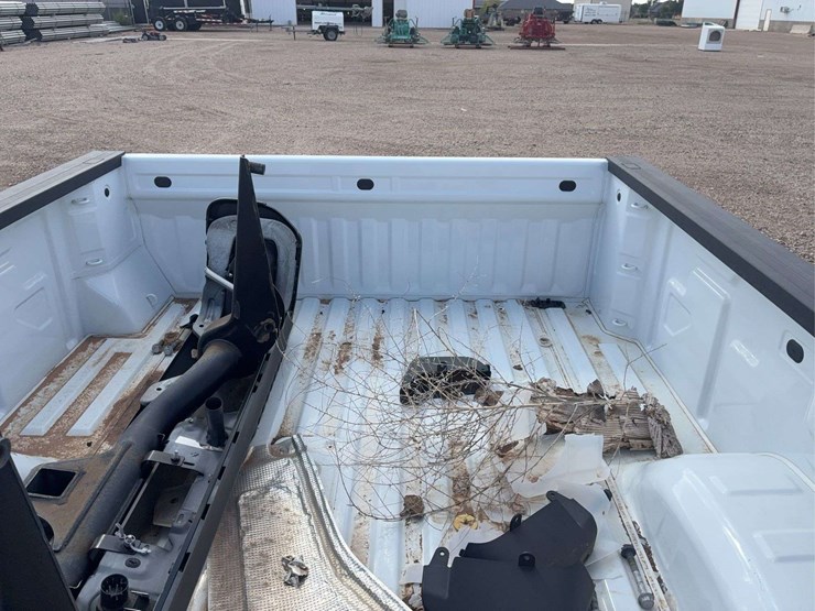 2019-2023-chevy-long-bed-truck-bed-image-10