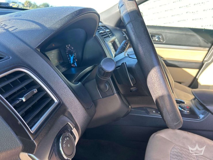 2016-ford-explorer-image-10