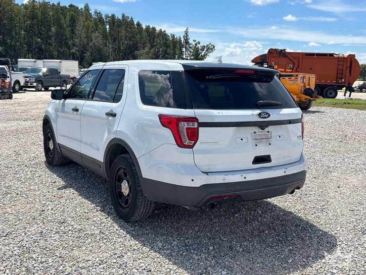 2016-ford-explorer-image-4