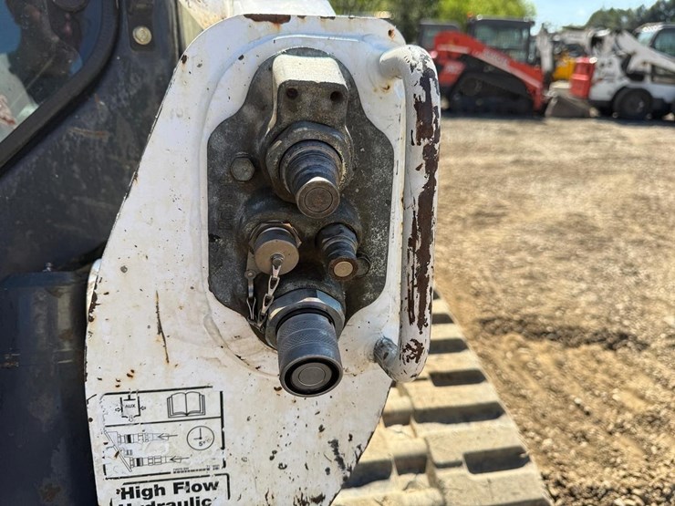2015-bobcat-t650-image-11