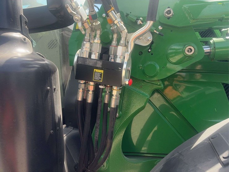 2022-john-deere-r-image-52