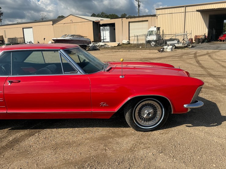 #143-•-1964-buick-riviera-image-22