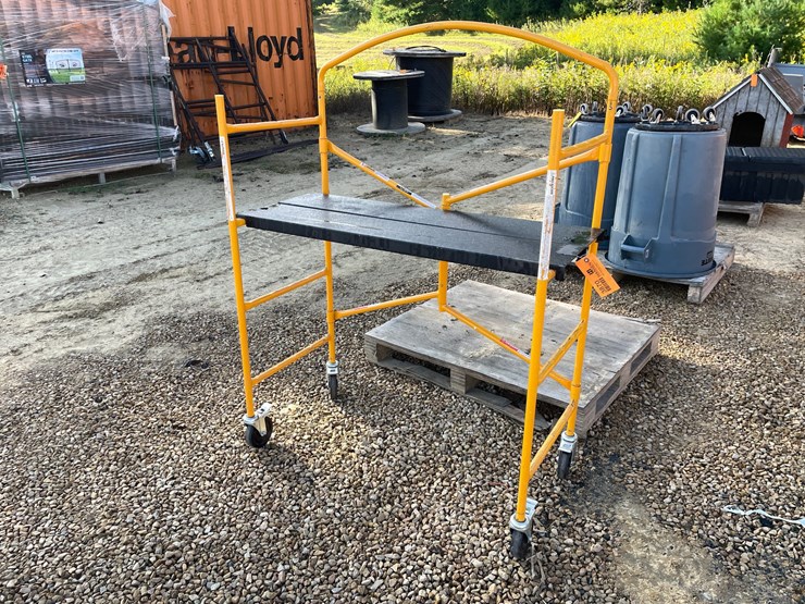 #3870-•-4'-rolling-scaffolding-image-1