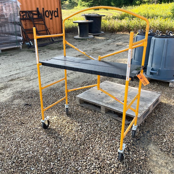 #3870 • 4' Rolling Scaffolding