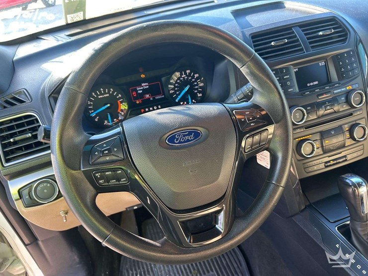 2016-ford-explorer-image-9