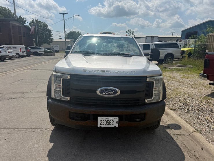 2017-ford-f550-image-8