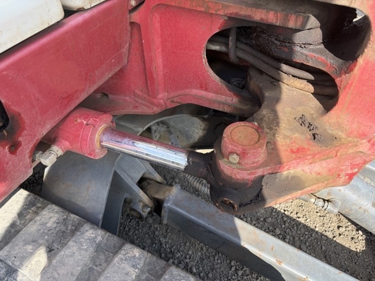 2014-takeuchi-tb235-image-16