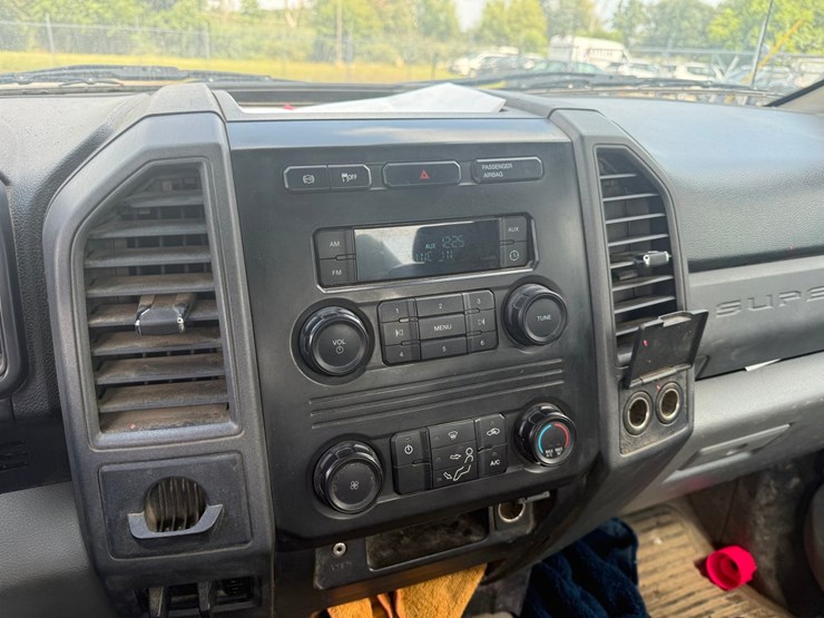 2017-ford-f550-image-27