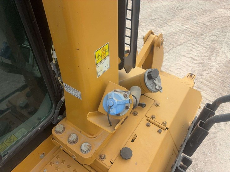 2015-caterpillar-d6t-xl-image-31