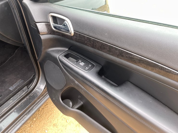 2011-jeep-grand-cherokee-laredo-image-58