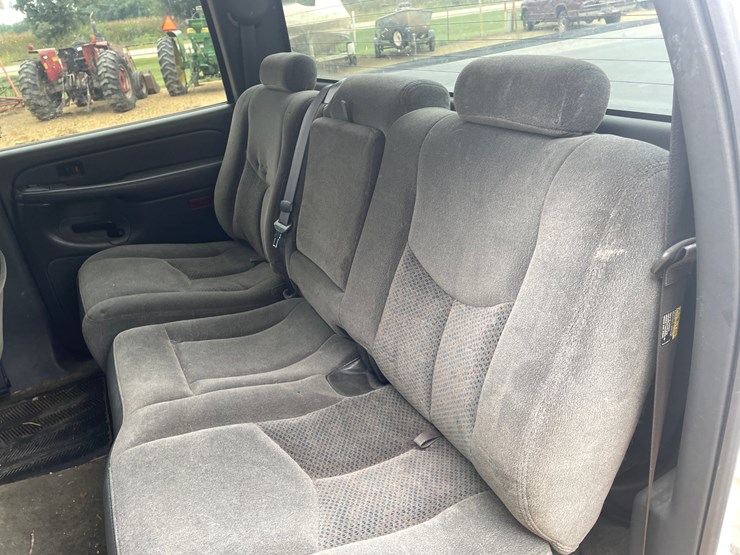 2005-chevrolet-silverado-2500-image-45