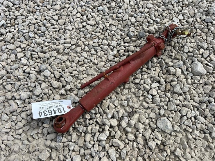 john-deere-320-image-2