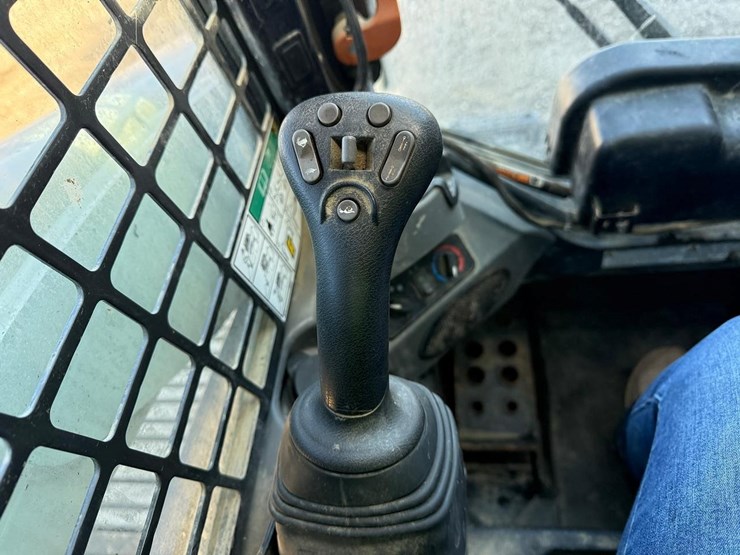 2023-bobcat-t770-image-26