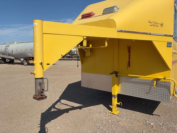 2004-reyes-trailers-enclosed-cargo-trailer-image-2