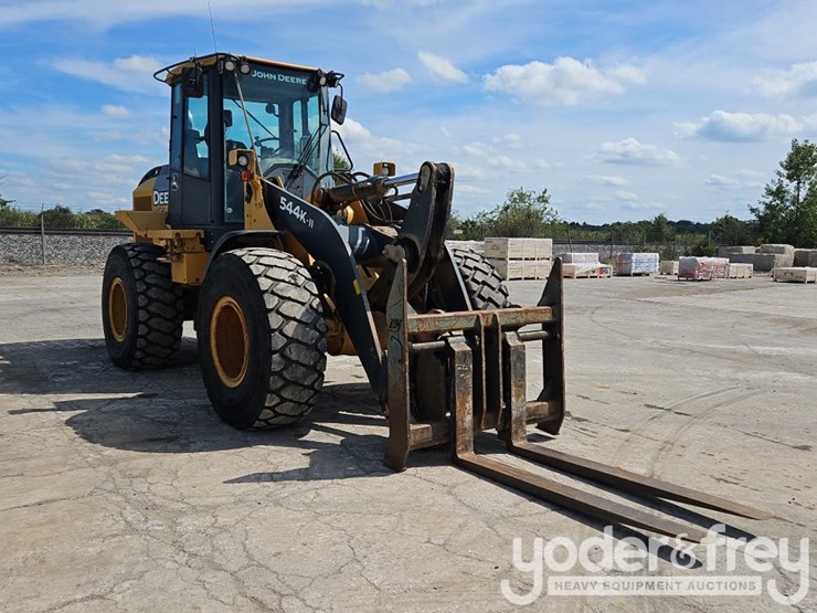 2017-deere-544k-image-8