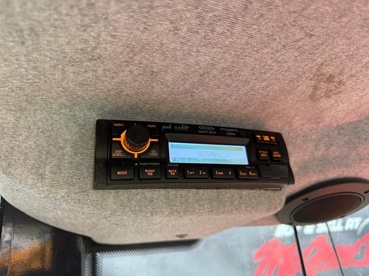 2023-kubota-r540-image-25