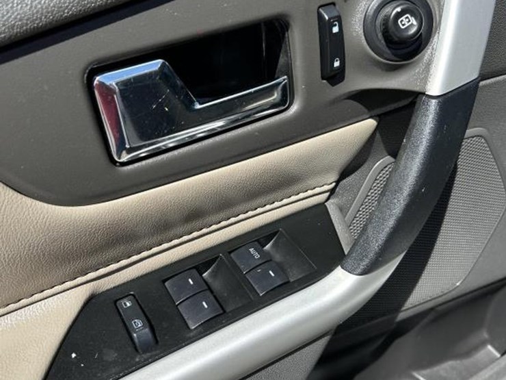 2014-ford-edge-image-7