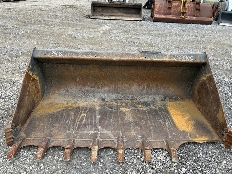 84"-tooth-skid-steer-bucket-image-2