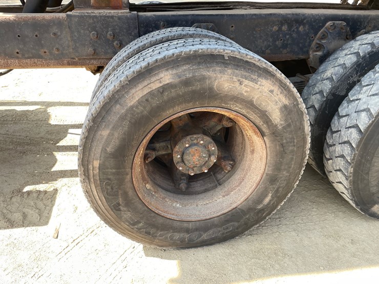 1980-ford-l9000-image-172