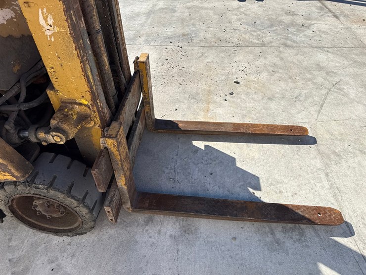 #5504-•-toyota-fbcs20-electric-forklift-image-4