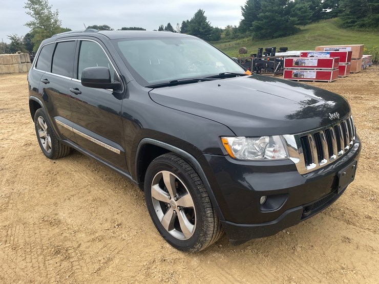 2011-jeep-grand-cherokee-laredo-image-3