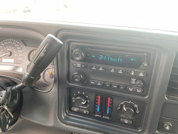 2005-chevrolet-silverado-2500-image-71