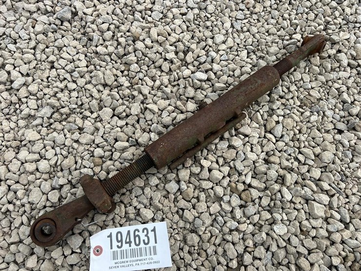 john-deere-320-image-1