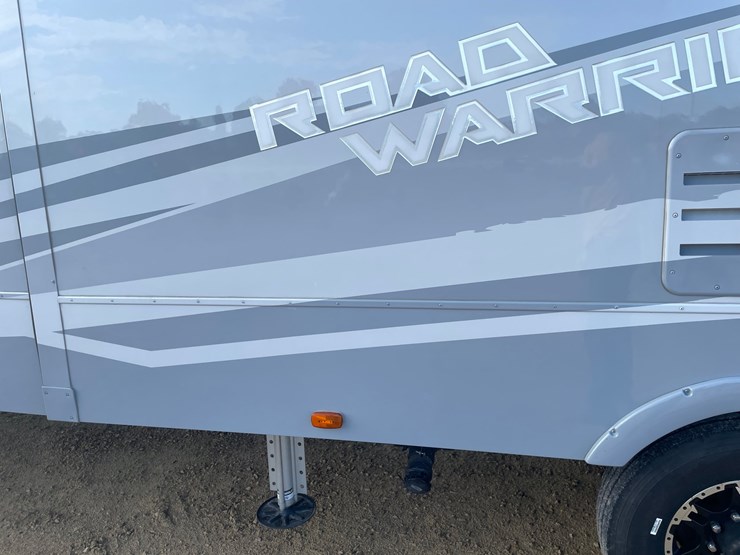 #100-•-2022-heartland-391-road-warrior-toy-hauler-camper-(has-wi-title)-image-53