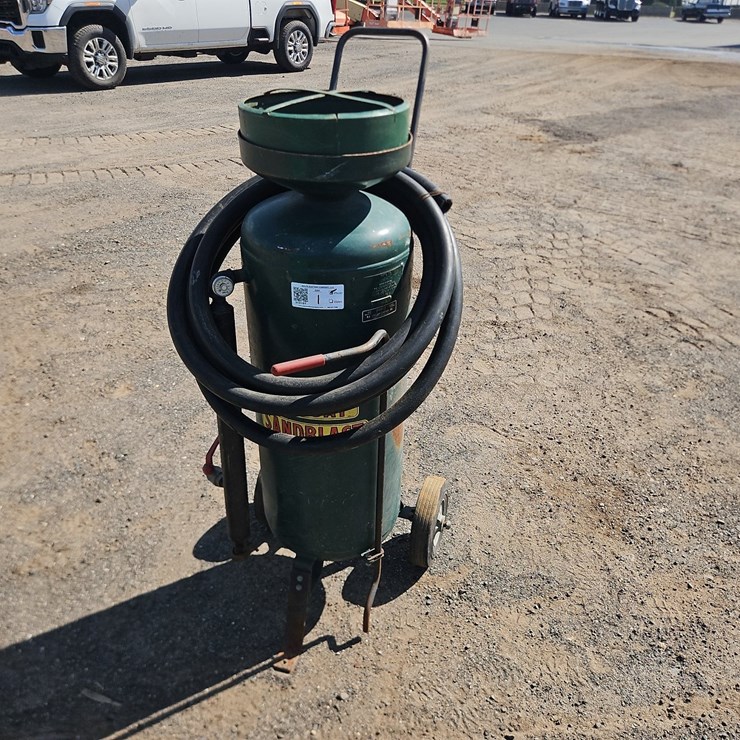 LINDSAY SANDBLAST POT