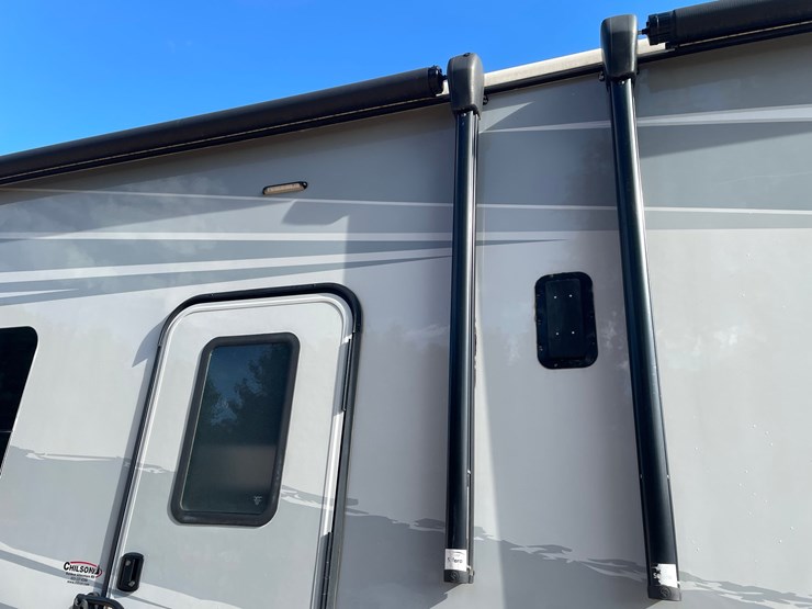 #100-•-2022-heartland-391-road-warrior-toy-hauler-camper-(has-wi-title)-image-36