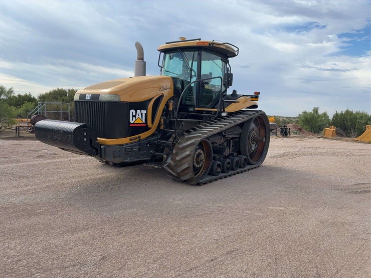 2005-challenger-cat-mt-855-b-belted-tractor-image-1