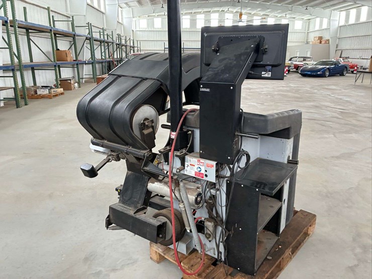 vas-6230b-hunter-hammerhead-wheel-balancer-image-4