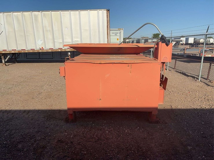 trash-compactor-image-12