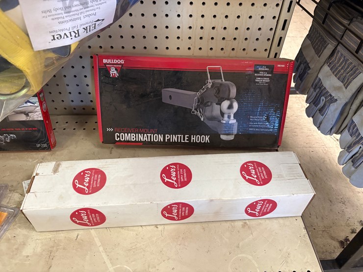 hardware-contents-of-store-shelf-section-image-8