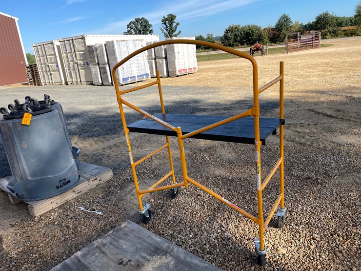 #3870-•-4'-rolling-scaffolding-image-4