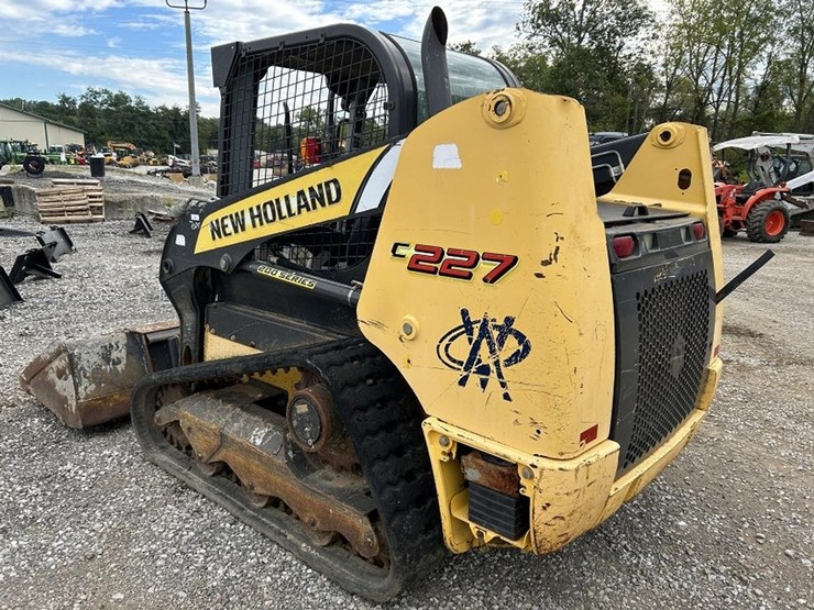 new-holland-c227-image-2