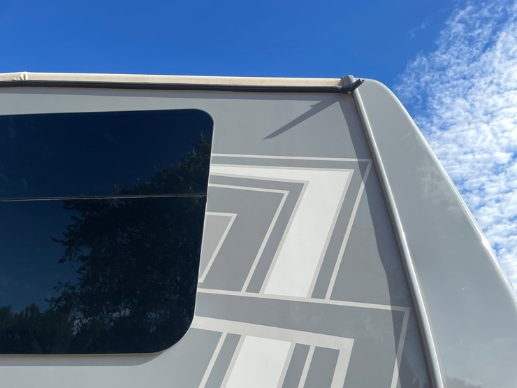 #100-•-2022-heartland-391-road-warrior-toy-hauler-camper-(has-wi-title)-image-24