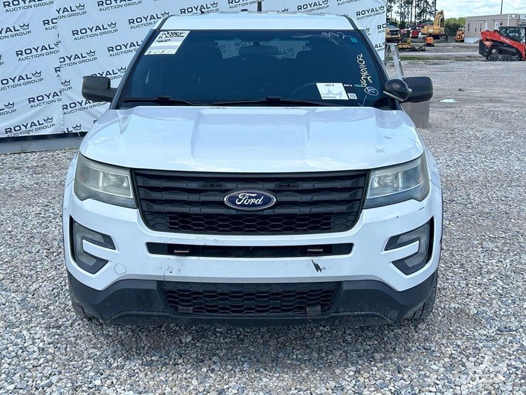 2016-ford-explorer-image-24