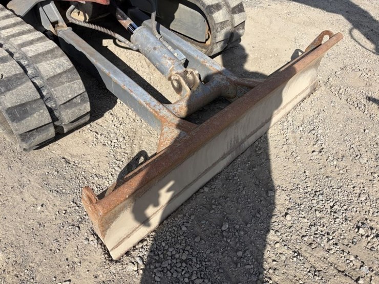 2014-takeuchi-tb235-image-15