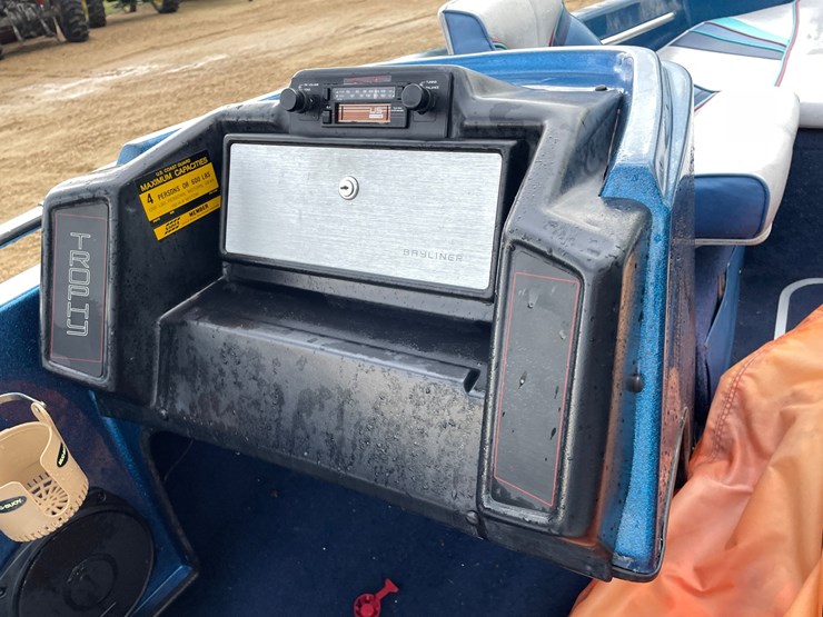 #1258-•-1988-18'-bayliner-bass-trophy-boat-(has-wi-title)-image-33