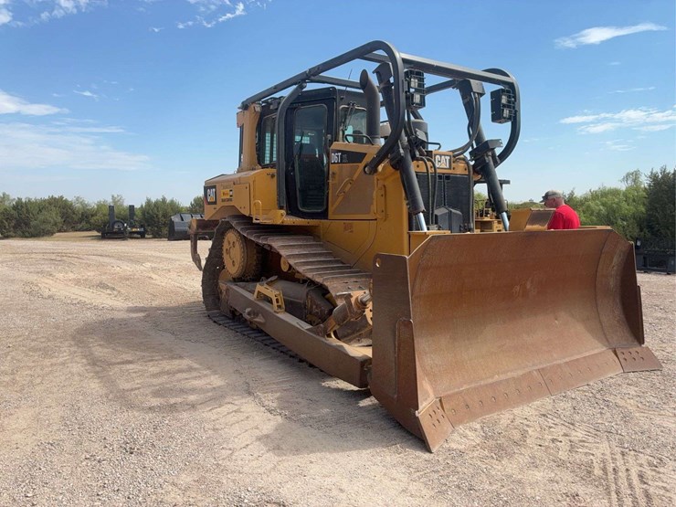 2018-caterpillar-d6t-xl-image-1