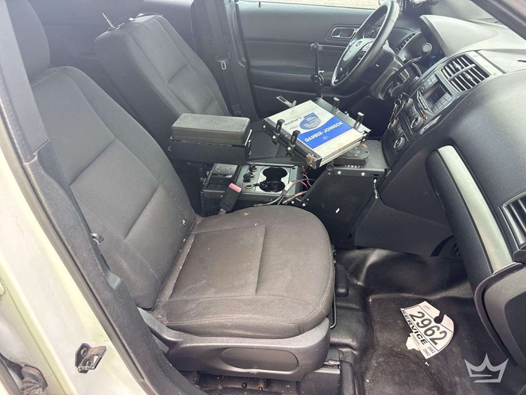 2016-ford-explorer-image-24