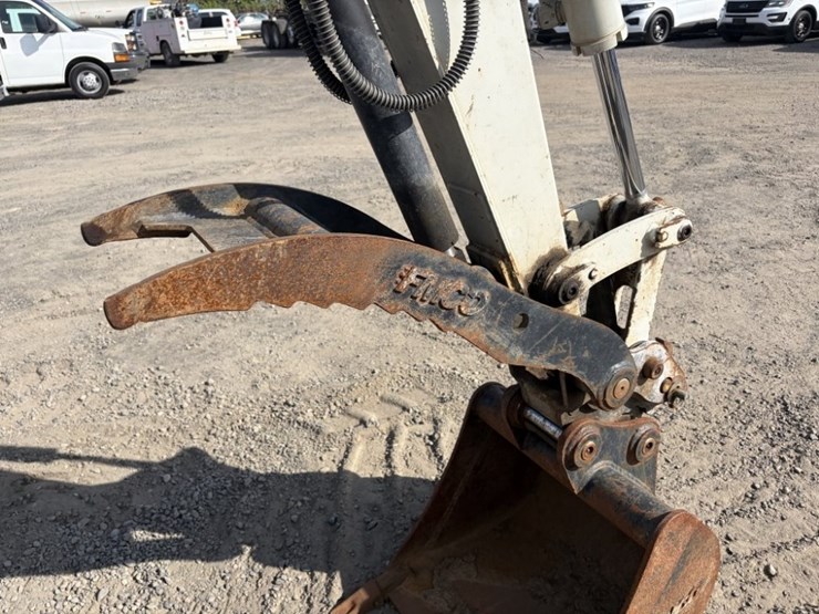 2014-takeuchi-tb235-image-13