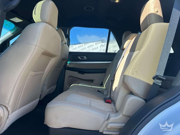 2016-ford-explorer-image-17