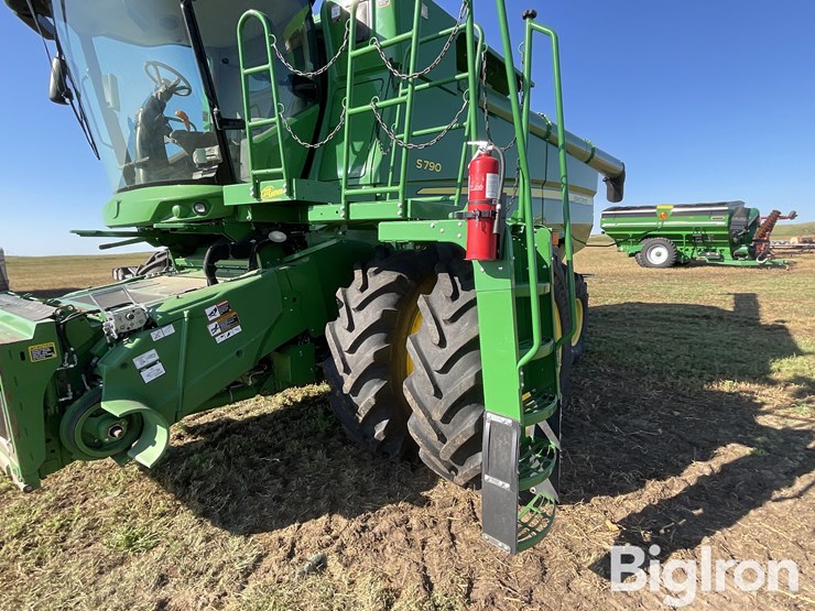 2019-john-deere-s790-image-19