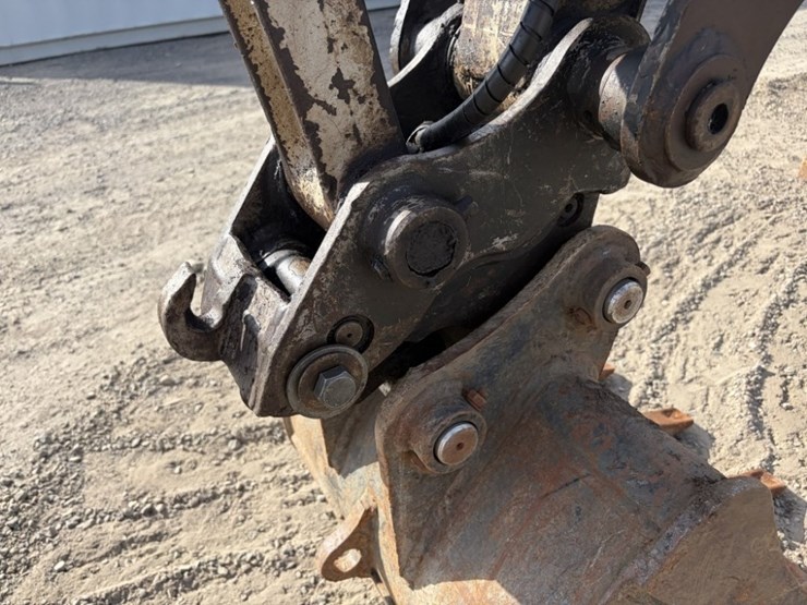 2014-takeuchi-tb235-image-14