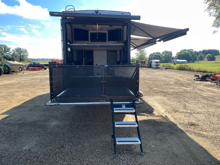 #100-•-2022-heartland-391-road-warrior-toy-hauler-camper-(has-wi-title)-image-103